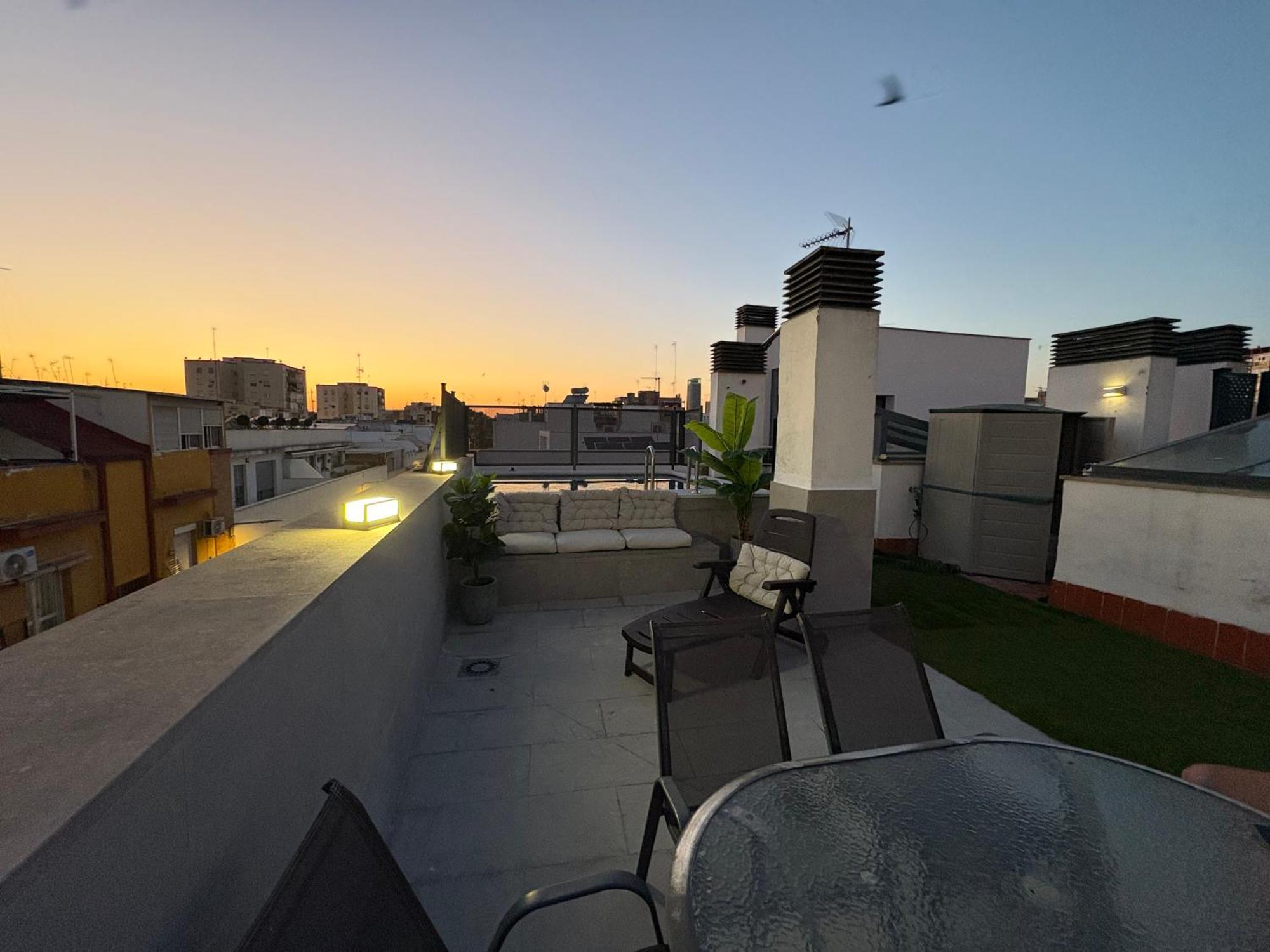 Atico Triana Con Piscina Privada Apartment เซบีญา ภายนอก รูปภาพ